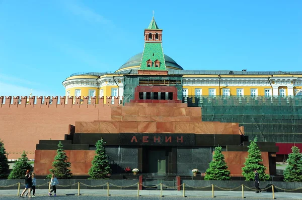 Мавзолей Ленина под низким углом — стоковое фото