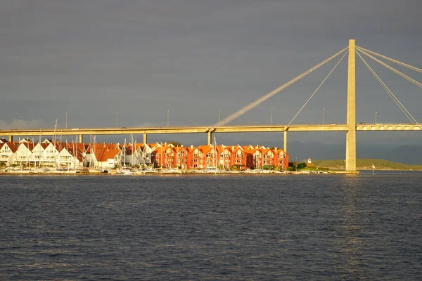 Piccole Case Con Ponte Mare — Foto Stock