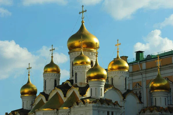 Vue en angle bas de la cathédrale de l'Annonciation Moscou Kremlin — Photo