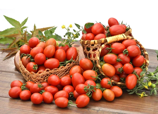 Tomates Rojos Frescos Servidos Mesa Con Fondo Blanco — Foto de Stock