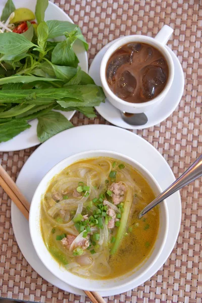 Zuppa Con Tagliatelle Servita Con Salsd Caffè Freddo — Foto Stock