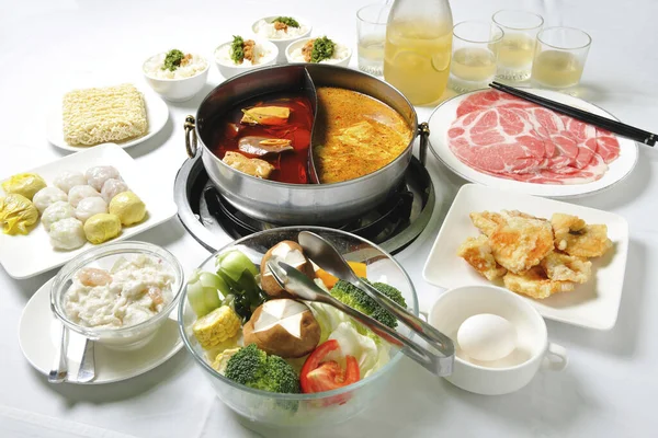 The portrait of food twin side hot pot — 스톡 사진