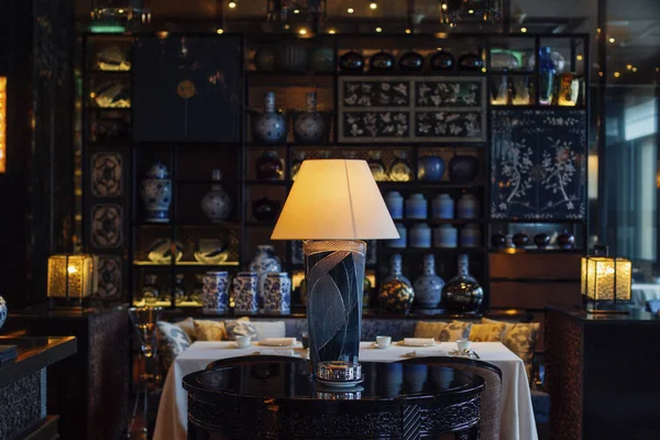 Elegante Restaurante Interior Con Lámparas — Foto de Stock