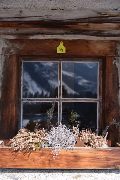 Cerrar imagen de ventana en Davos Klosters — Foto de Stock
