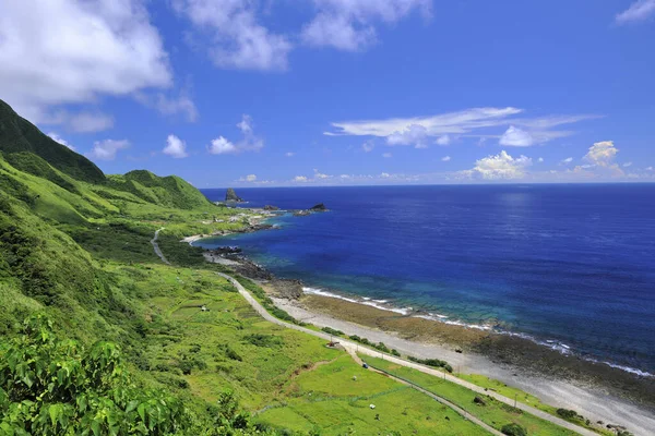 Tiro lateral de la costa en la isla de Lanyu — Foto de Stock