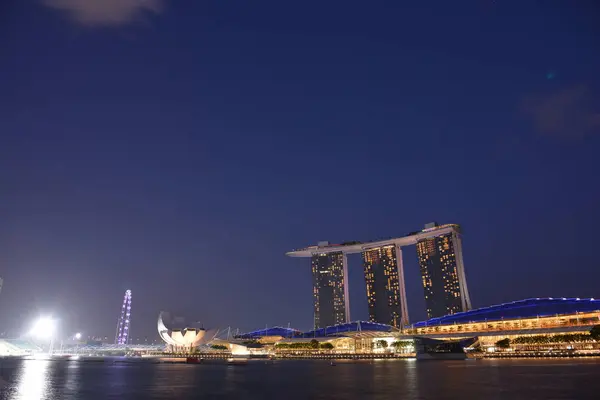 Marina Bay Sands la nuit — Photo