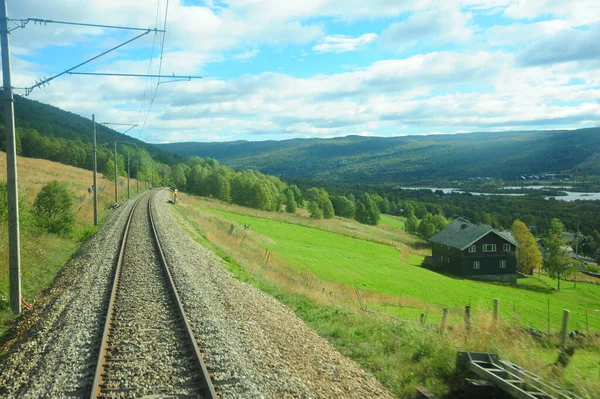 Železniční Silnice Přes Zelené Hory — Stock fotografie