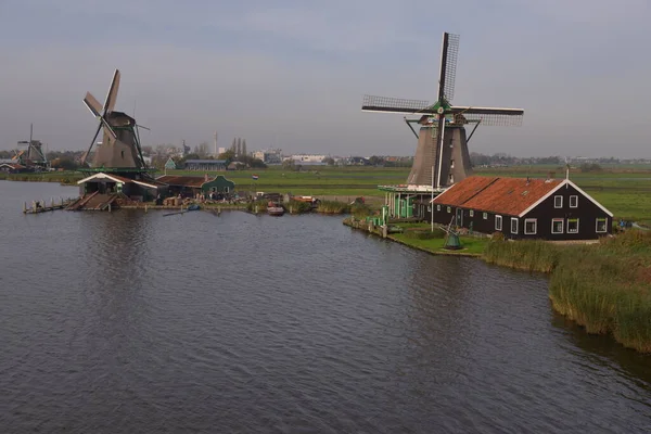 Molinos Viento Holanda Cerca Del Río — Foto de Stock