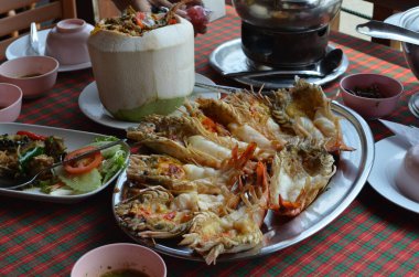 Masada Asya usulü kızarmış karides.