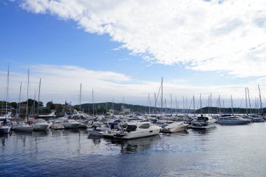 Gemiler rıhtıma yanaştı