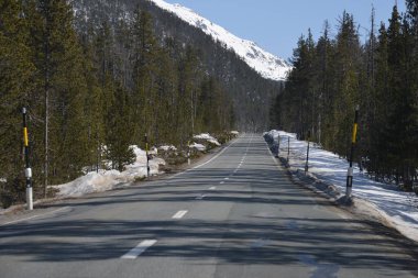 Background empty highway toward the Parc Naziunal Svizzer