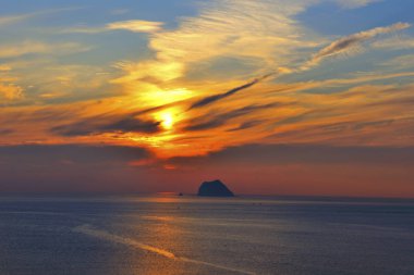 Akşam karanlığında Keelung Adası