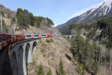 Pan shot of Glacier Express