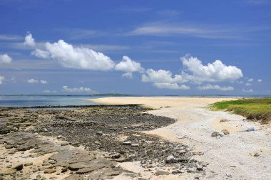 Jibei Adası 'nda gündüz vakti deniz manzarası.
