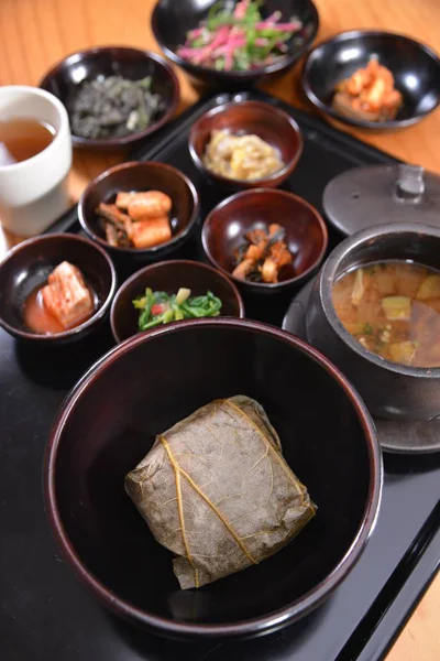 Υψηλής Γωνίας Πλάνο Από Νόστιμο Παραδοσιακό Κορεάτικο Φαγητό Στη Σεούλ — Φωτογραφία Αρχείου