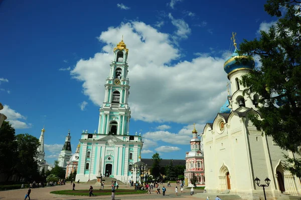 Low angle shot of The Holy Trinity St Sergius Lavra — 图库照片