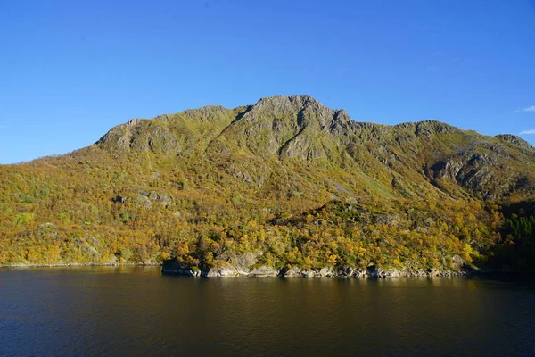 Malowniczy krajobraz naturalny Hurtigruten — Zdjęcie stockowe