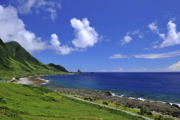 Πλάγια φωτογραφία της ακτής στο νησί Lanyu — Φωτογραφία Αρχείου