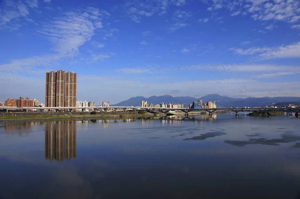 Scenic shot of Dahan River Tamsui District City — Stock Photo, Image