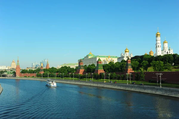 Боковая съемка Московского Кремля — стоковое фото