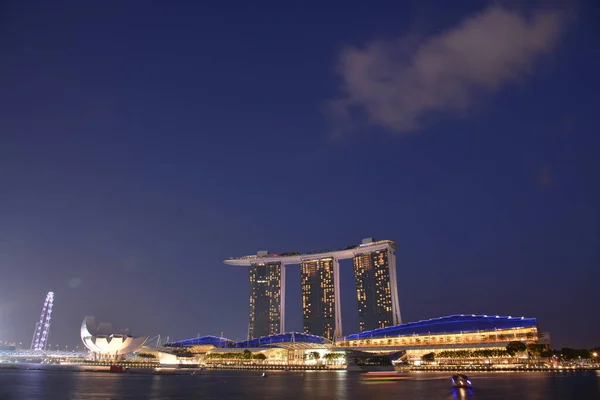 Marina Bay Sands la nuit — Photo