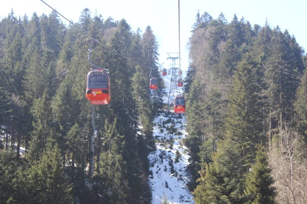 Low angle shot of the gondola in Luzern — 图库照片