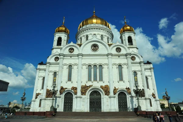 Lose angle shot of Cathedral of Christ the Saviour — Stockfoto