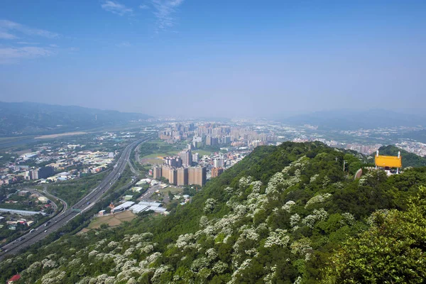 Yuan Berg Mit Stadt Hintergrund — Stockfoto