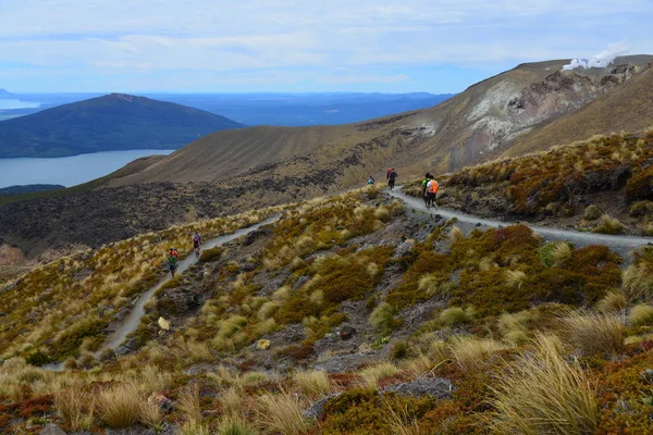 Taupo Dağlarında Yürüyen Turistler Yeni Zelanda — Stok fotoğraf