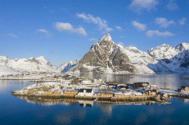 Lofoten 'da kışın gündüz vakti Norveç