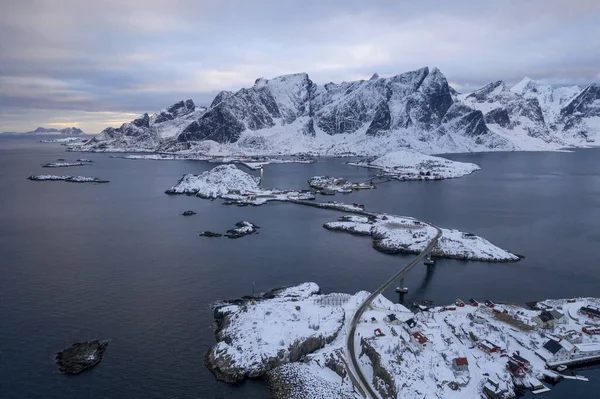 在阴郁的白天从空中俯瞰Lofoten — 图库照片