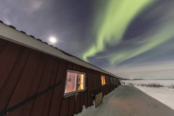 Småhus Och Norrsken Natten Abisko Sverige — Stockfoto