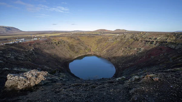火山口湖的冰岛美景 — 图库照片