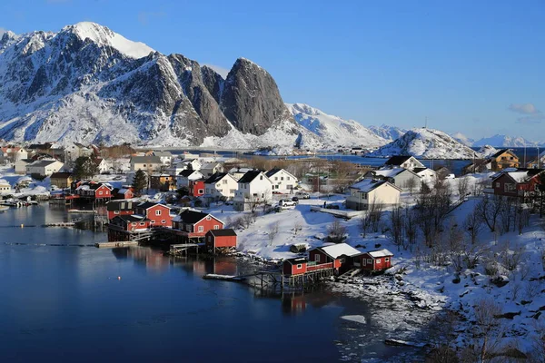 Smidig Sjö Med Fjällreflektion Lofoten Norge — Stockfoto