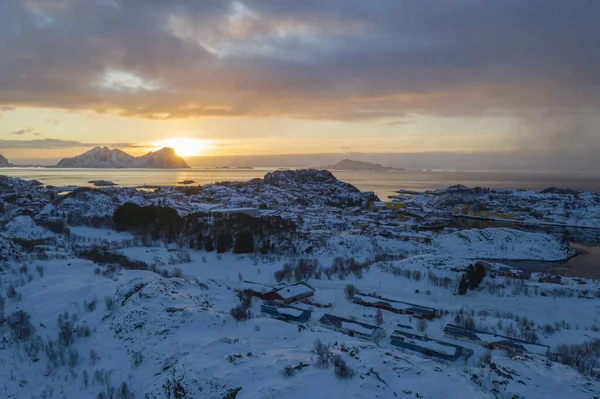 Norveç Lofoten Deki Dağlarda Gün Batımı — Stok fotoğraf