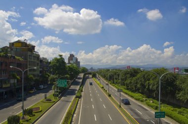 Taipei, Tayvan 'daki otoyolun yüksek açılı görüntüsü.