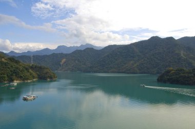 Tayvan 'ın Taoyuan şehrinde Shihmen Barajı' nın yüksek açılı çekimi.