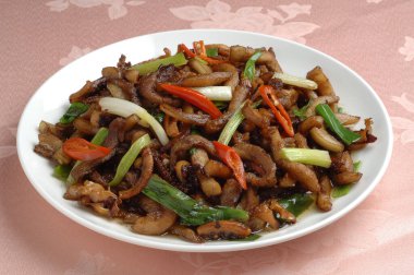 Hakka 'nın portresi kızartma yapıyor.