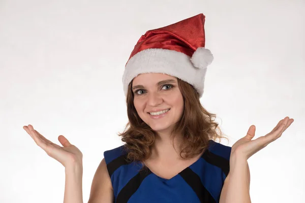 Menina em um chapéu de Natal vermelho com diferentes emoções engraçadas em seu — Fotografia de Stock