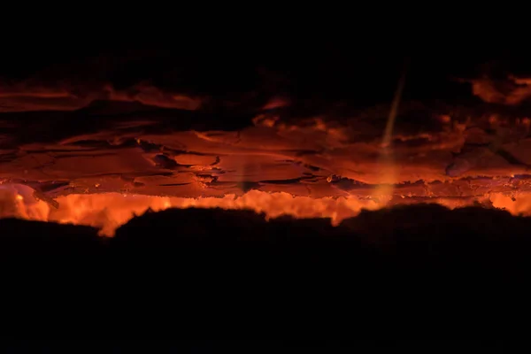 Тло помаранчевих і червоних іскр з багаття вночі — стокове фото