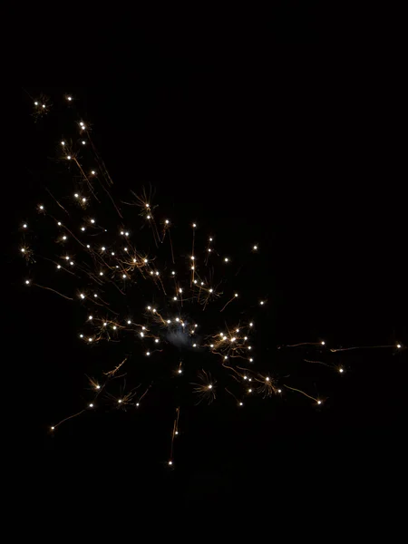 Fondo línea abstracta de luz de fuegos artificiales en el cielo — Foto de Stock