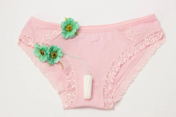 Hygienic tampon and sanitary napkin for every day with panties w — Stock Photo, Image