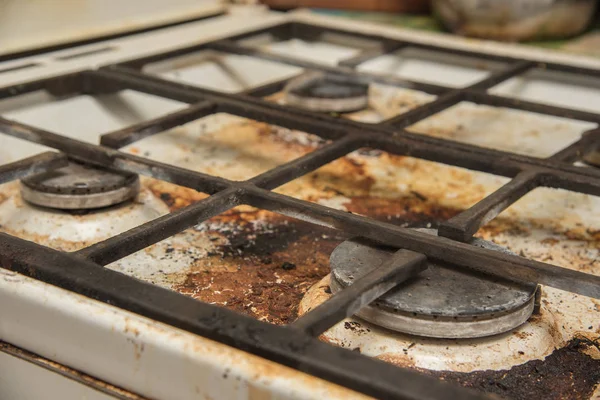 Плиты газовой плиты окрашены во время приготовления пищи — стоковое фото