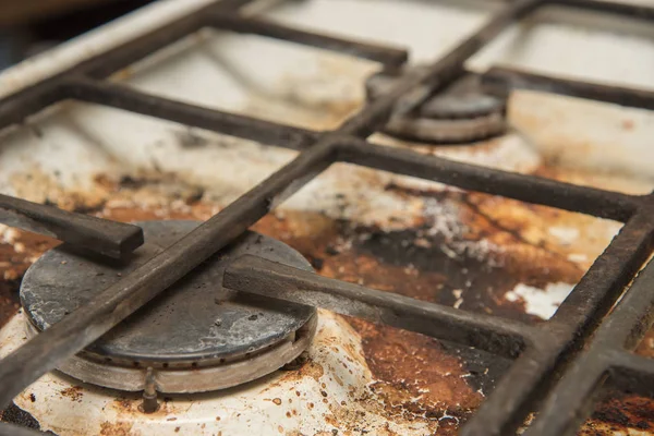 Placas de cocina de gas manchadas durante la cocción — Foto de Stock