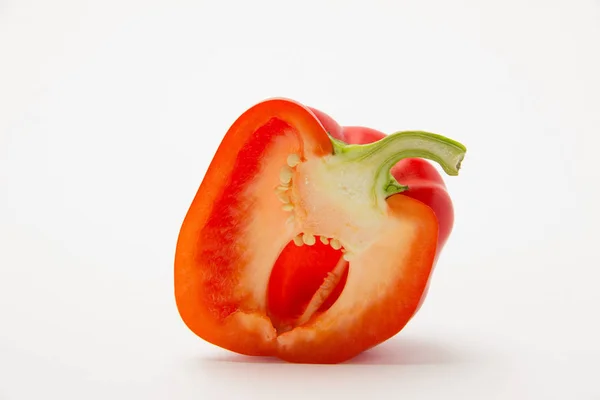 Pimienta dulce roja madura en un corte sobre un fondo blanco —  Fotos de Stock