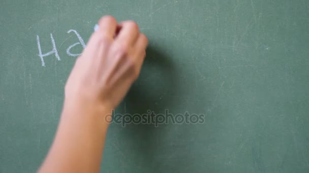 The hand writes on the chalk board the wishes of a happy new year — Stock Video