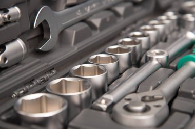 Metal anahtarları ve diğer araçları'nda bavul yakın çekim