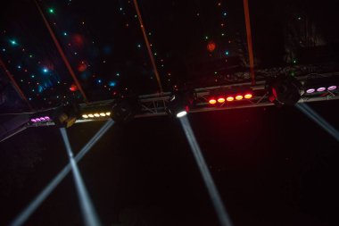 Sahne ışıkları açık hava ve bir colo gece disko ışıkları