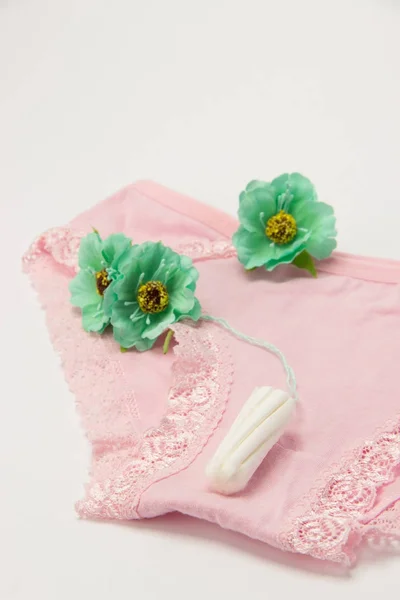 Hygienic tampon and sanitary napkin for every day with panties w — Stock Photo, Image