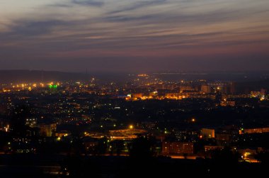 Yıldızlar ve t ışıkları ile gece gökyüzünün güzel arka plan